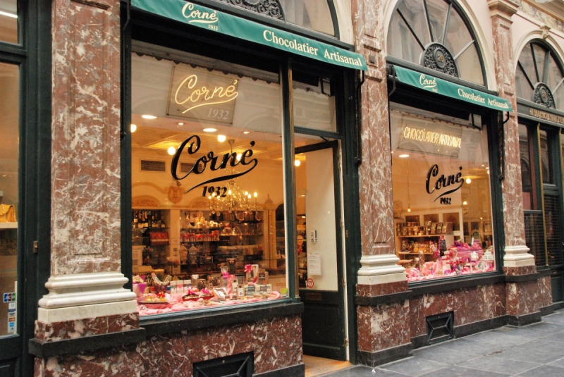 vitrine-THIERY-min_chocolate_chocolaterie_shop_luxury_chic_gallery_brussels_belgium-558146